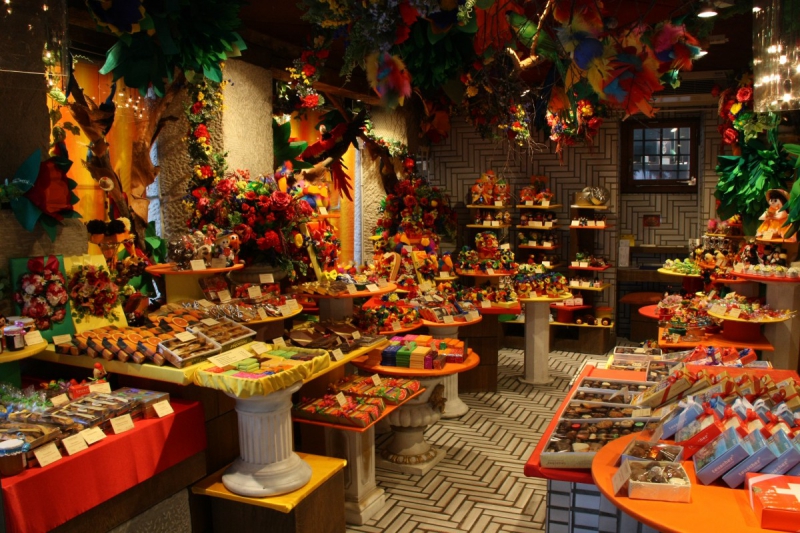 vente-MASSOINS-min_candy_store_chocolate_shop_chocolate_switzerland-393515